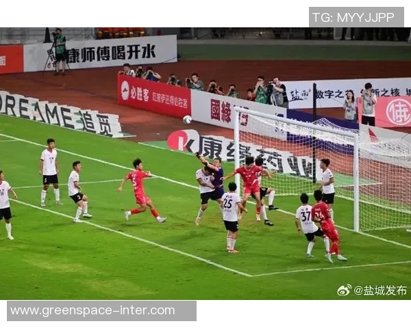 保定容大迎战盐城球队全力争胜展现足球魅力与激情对决