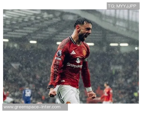 曼联宣布签下新中卫，刷新防线实力