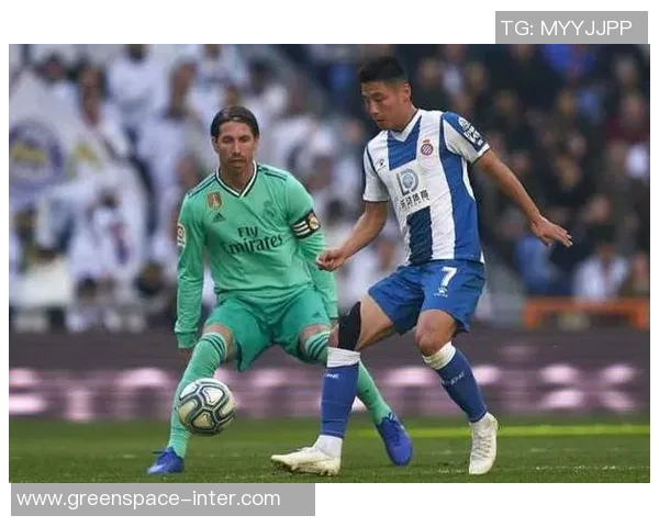 火箭队与雄鹿队激战正酣双方球员展现精彩表现引发球迷热议