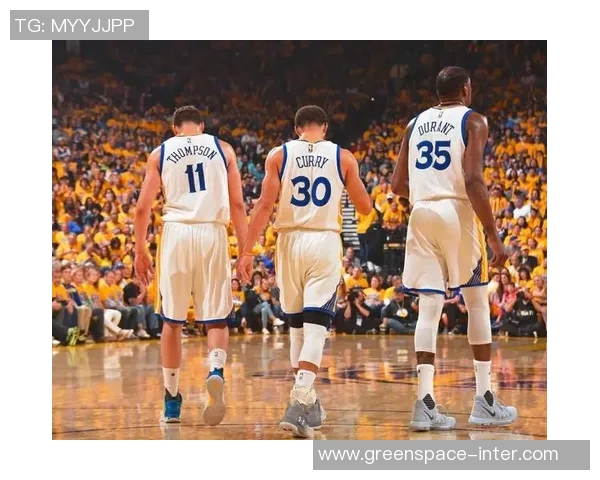 掘金与勇士实力对比分析探讨两队战术与球员表现